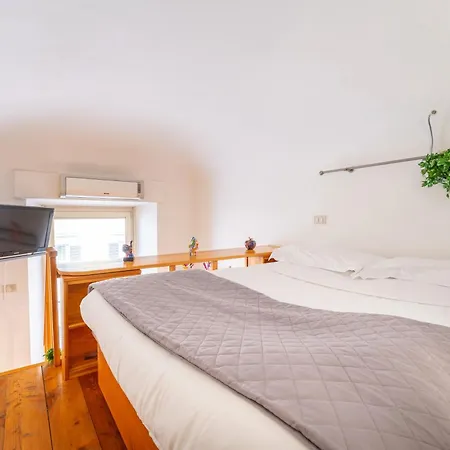 Esedra Loft, Like On A Boat Drifting Through